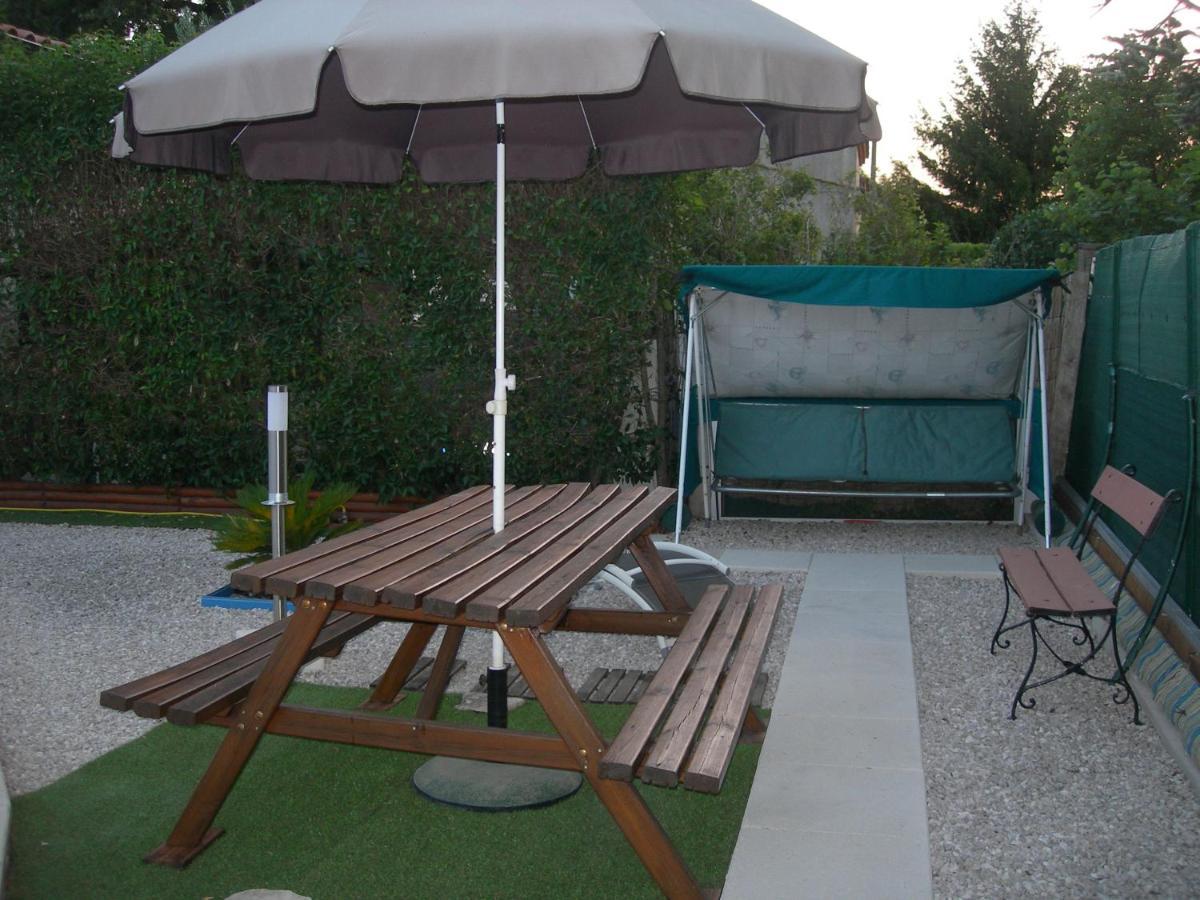 Studio 66 Caumont-sur-Durance Exterior foto